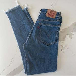 Levis Wedgie high rise skinny denim frayed hem size 24